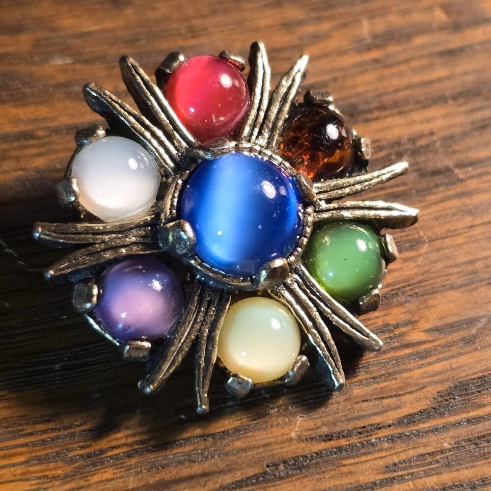 Vintage 1950s Miracle Scottish / Celtic Multi-agate brooch